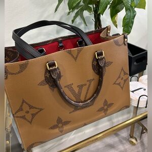 LV ON THE GO MEDUIM SIZE